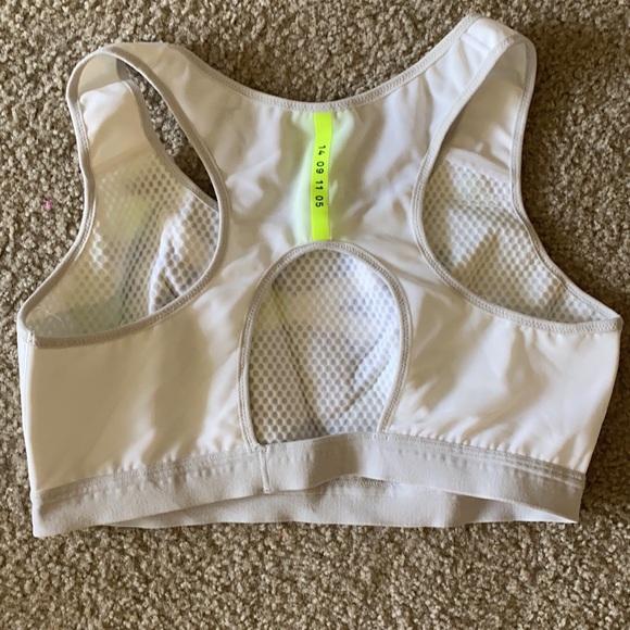 Bundle of 3 Nike sports bras - Picture 8 of 15